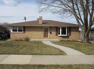 1014 Coronada Dr, Racine, WI 53402