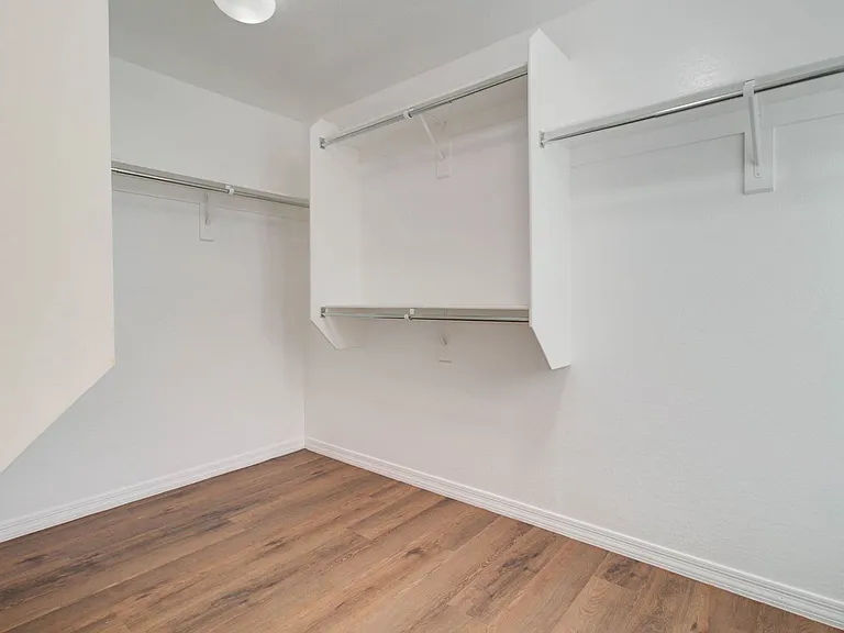2143 W Marconi Ave — Photo 43