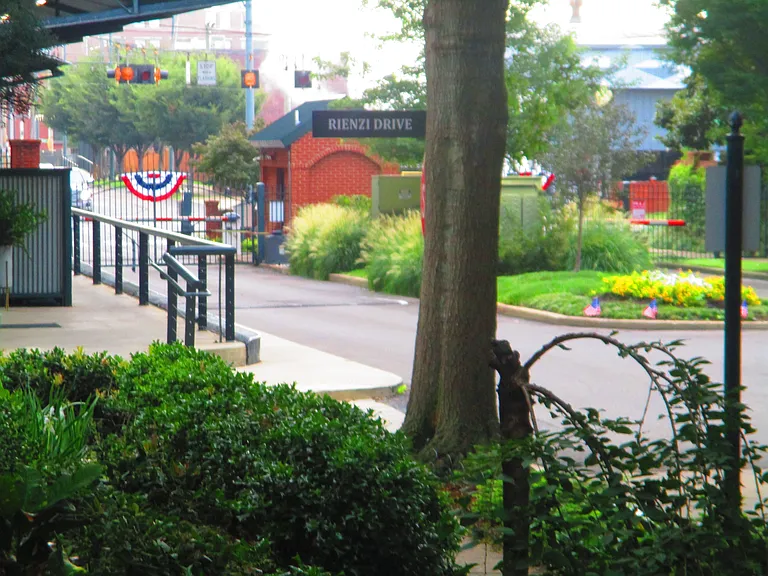 56 W Calhoun Ave — Photo 33