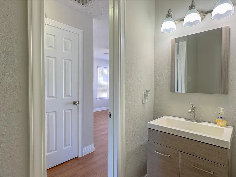 9923 Farrell Dr — Photo 5
