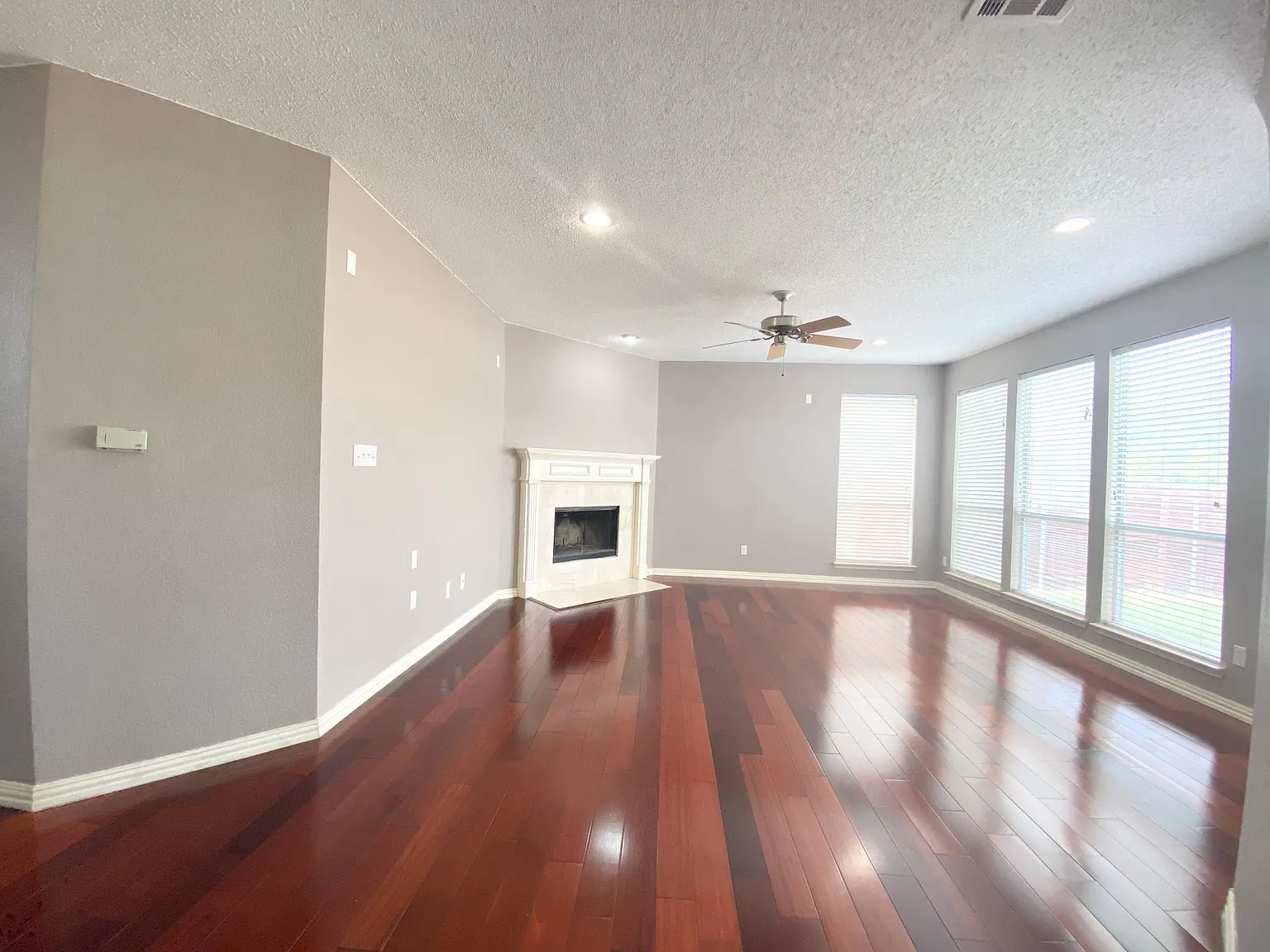 4 bed, 2.5 bath, 2201 sqft, $2,400 — Photo 4