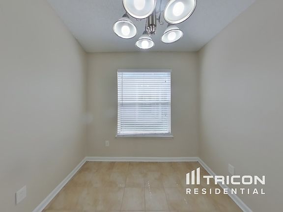 5th image of 920 Majestic Cypress Dr N