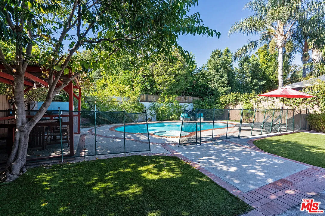 3 bed, 3.0 bath, 1430 sqft, $9,500 — Photo 3