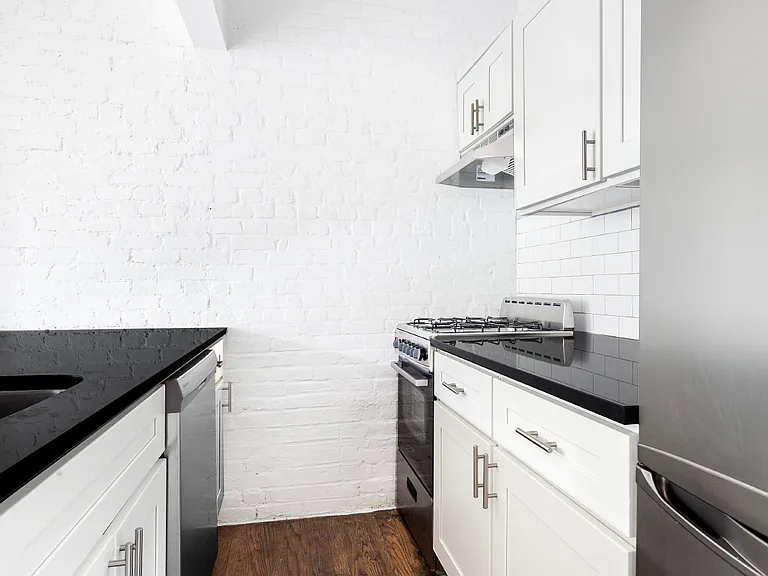361 W 20th St #3-A — Photo 4