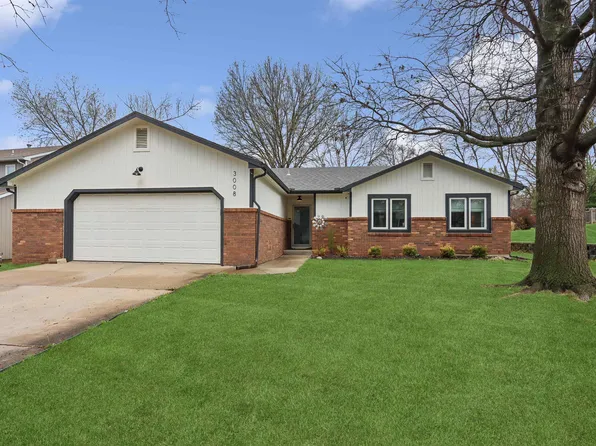 3008 W 28th St, Lawrence, KS 66047