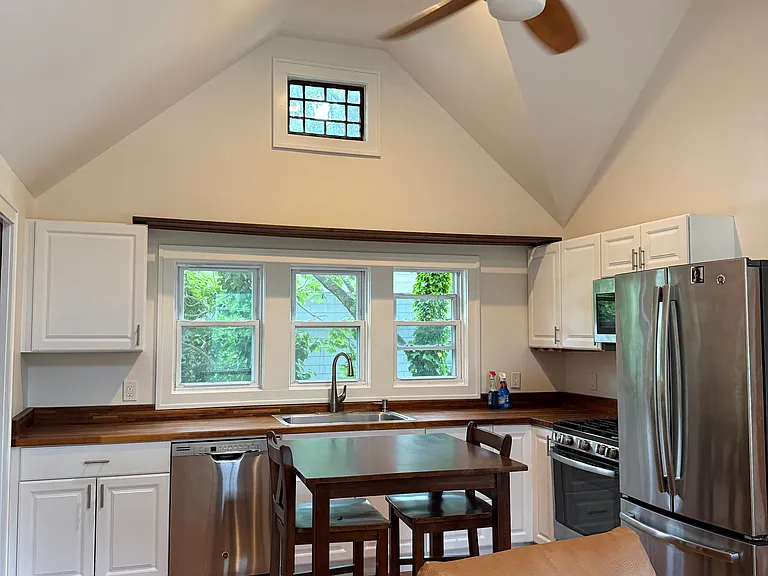 93 Cedar Ave #B — Photo 2