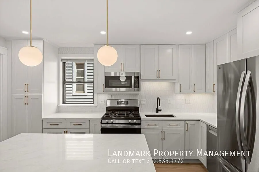 2176 W Eastwood Ave Unit 1 — Photo 4