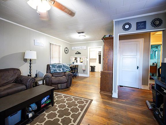 5th image of 208 S Womble Ave