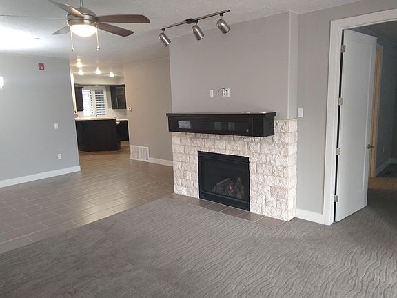 3rd image of 810 S Dixie Dr Unit 2213