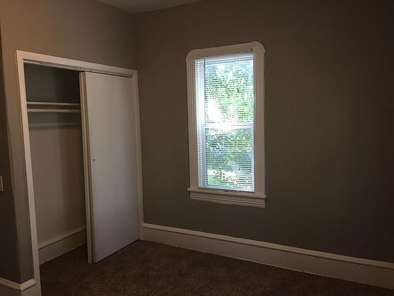 3rd image of 1028 28th Ave NE #2