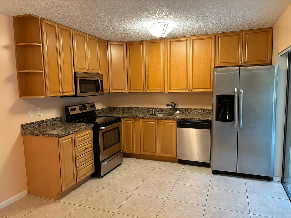 426 4th Ln