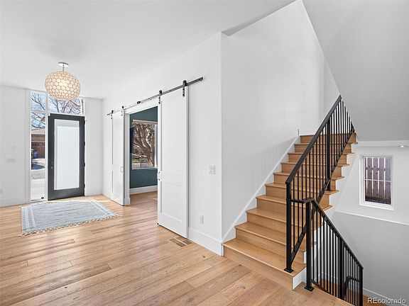 5th image of 160 N Glencoe Street