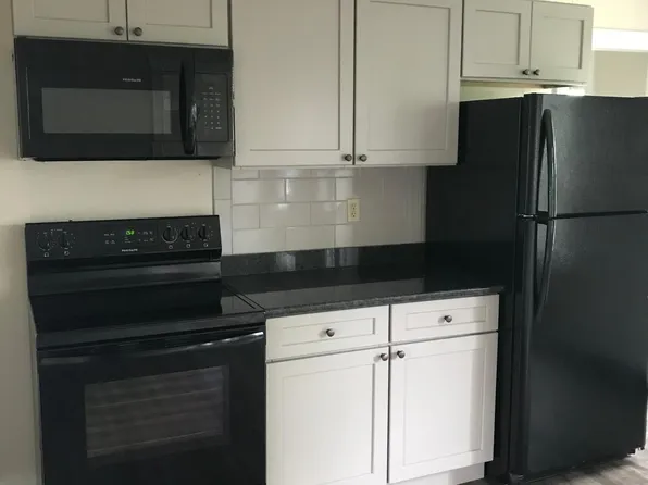 82 Lake St APT 2, Webster, MA 01570