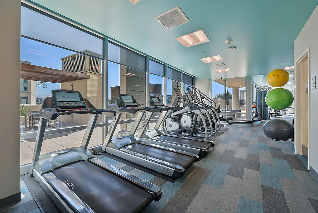 360 Residences — Photo 2