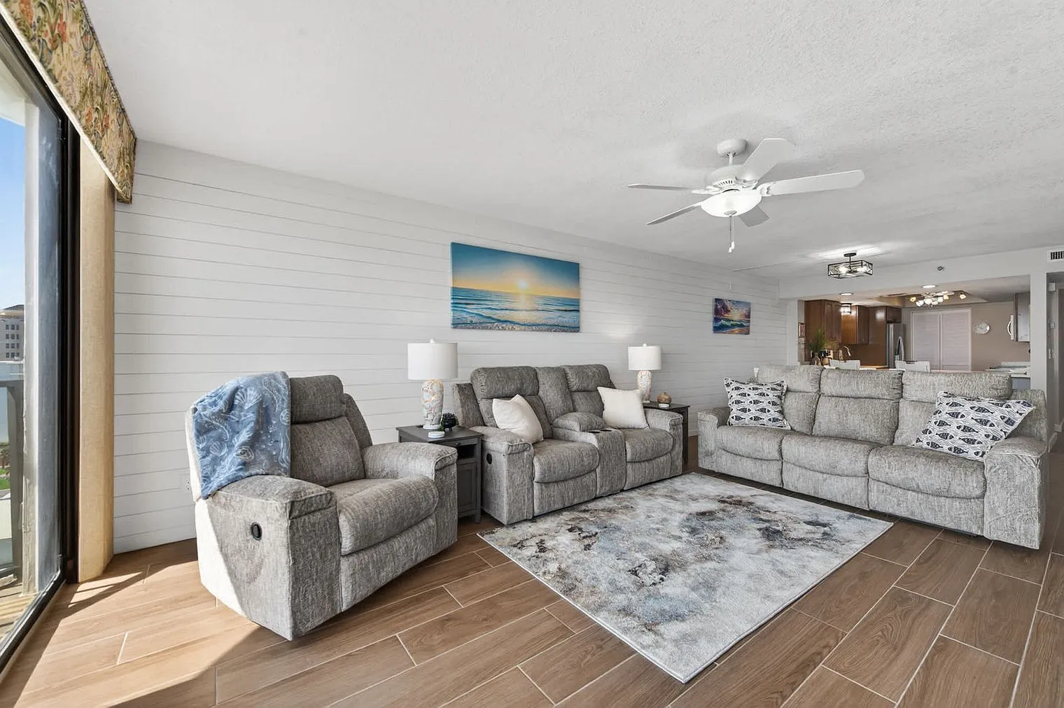 2 bed, 2.0 bath, $5,278 — Photo 2
