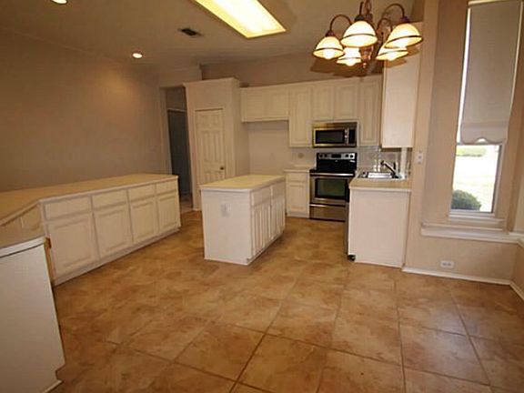 5th image of 117 Somerset Dr