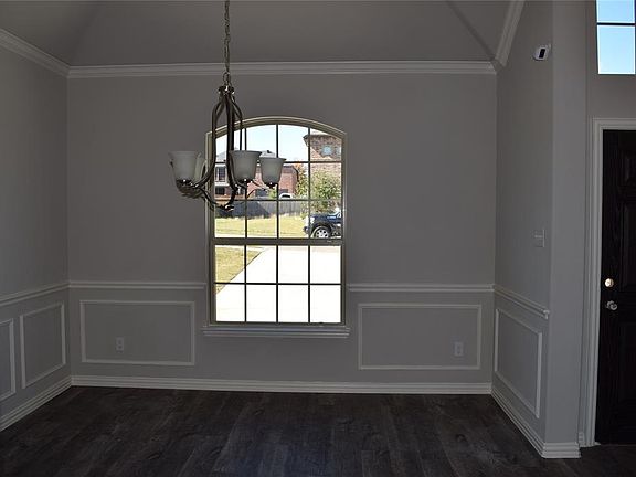 5th image of 702 Camden Ct