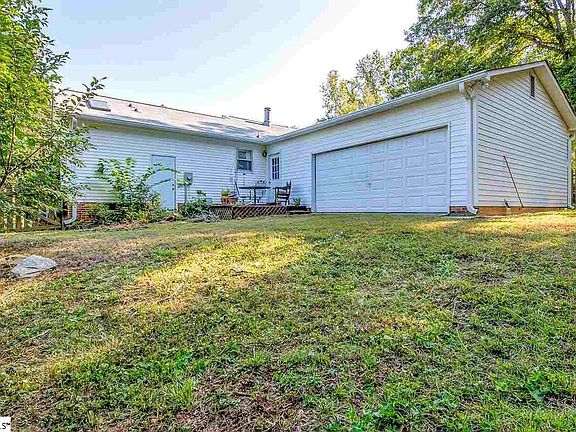 5th image of 322 Pinonwood Dr