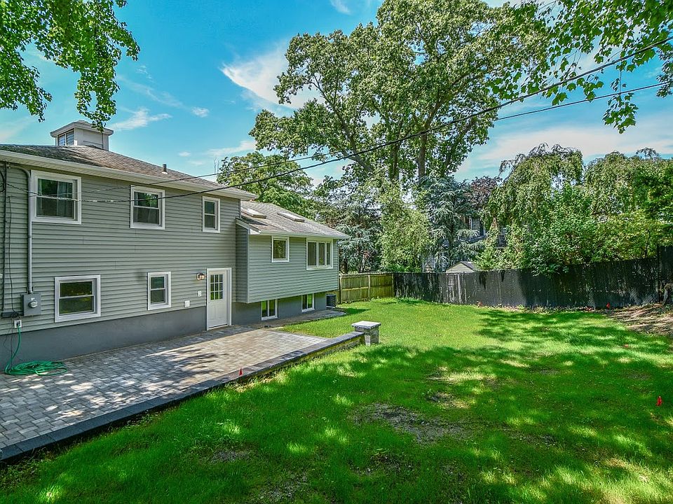 1st image of 3 Tanglewood Dr