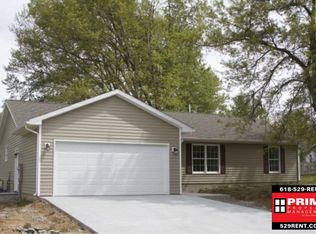 2106 W Meadow Ln, Carbondale, IL 62901