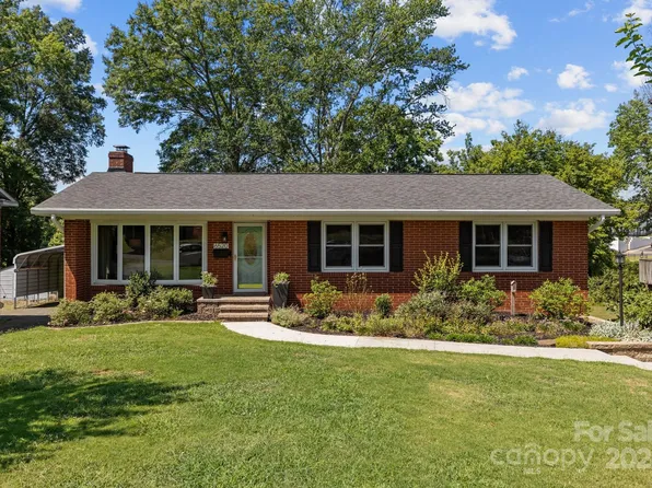 6520 Candlewood Dr, Charlotte, NC 28210