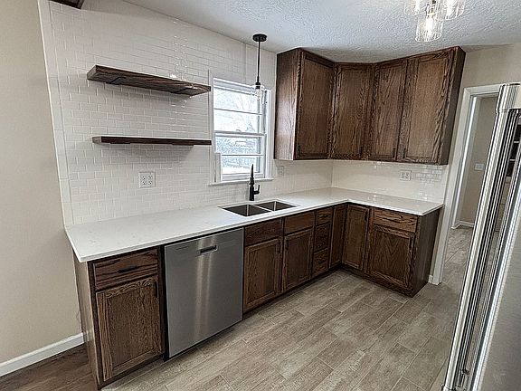 4th image of 1311 W E St