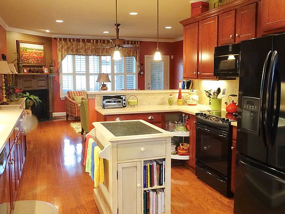 2nd image of 514 Pennystone Dr