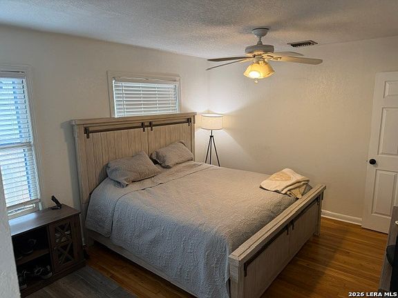 5th image of 415 Irvington