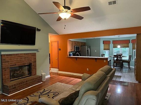 4th image of 7180 Black Oak Dr