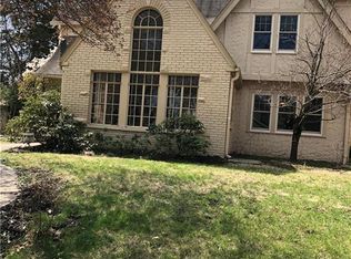 633 W Dartmouth Rd, Kansas City, MO 64113