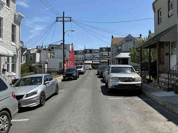 Exterior Neighborhood (street photo)