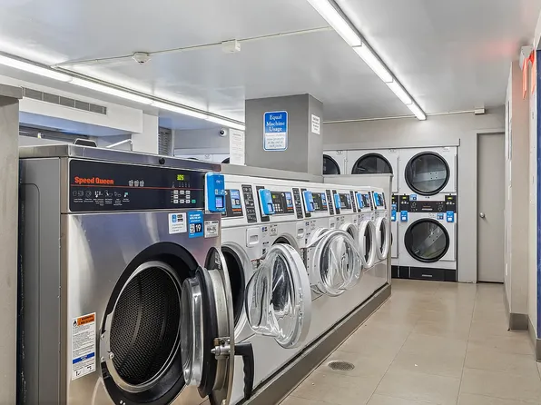 225 Rector Place image 18 of 27