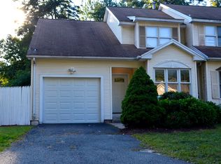 9 Luden St, Springfield, MA 01118