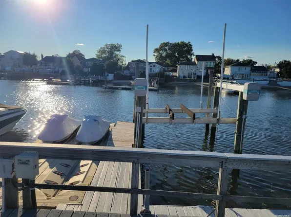 Lee Place, Bellmore, NY 11710
