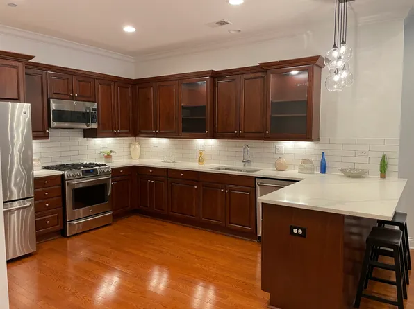 2801 N Oakley Ave APT 108, Chicago, IL 60618