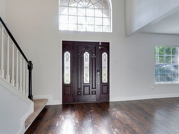 5th image of 16215 Hollow Rock Dr