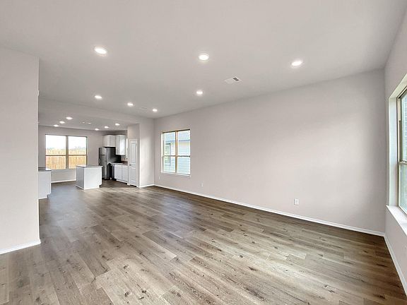 5th image of 13071 Clearview Dr