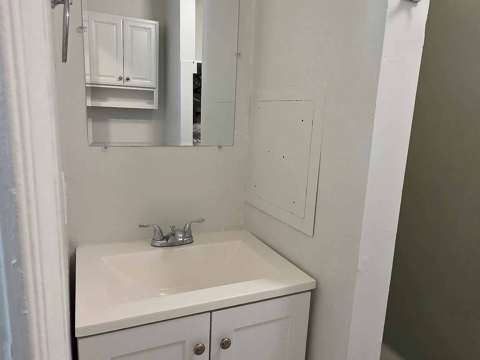 Studio, 350 sqft, $975 — Photo 3
