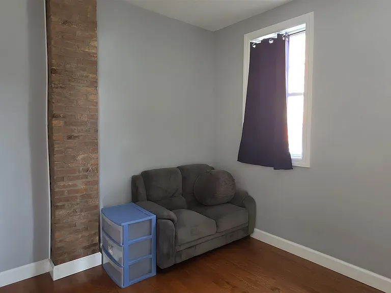 100 Griffith St #1R — Photo 10
