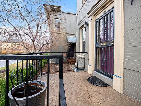 Front Porch - nice to have for that great outdoor Colorado weather
