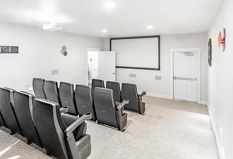 Park Place at Loyola Apartments — Photo 18