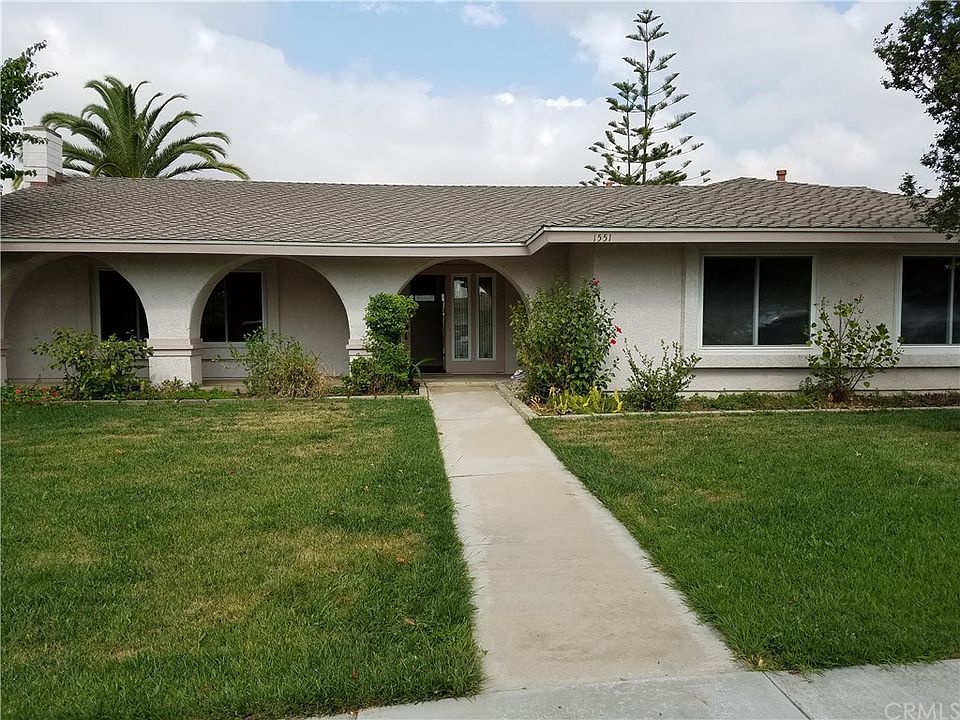 1st image of 1551 N San Antonio Ave