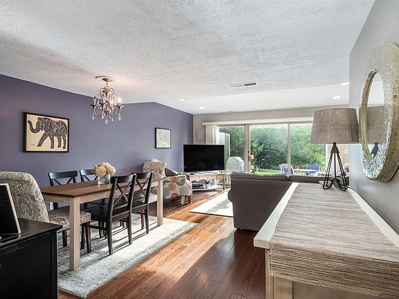 3rd image of 680 Peninsula Ct