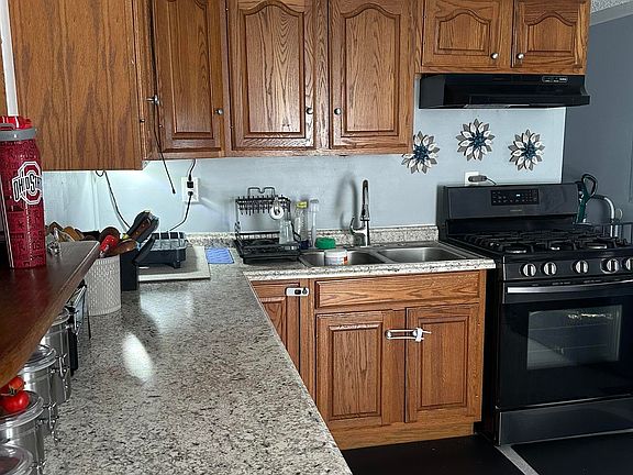 3rd image of 434 Turpie St