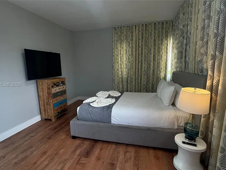 8100 Harding Ave #508 — Photo 18