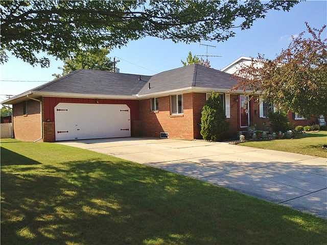 1st image of 108 Rossway Ave