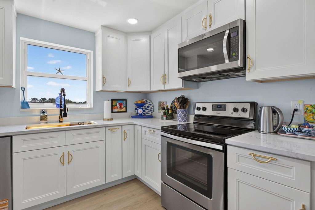 1200 HIBISCUS Avenue #407, photo 2