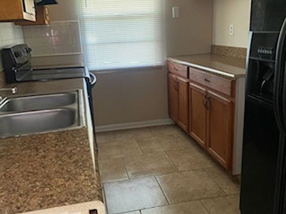 3rd image of 930 Marsha Cir