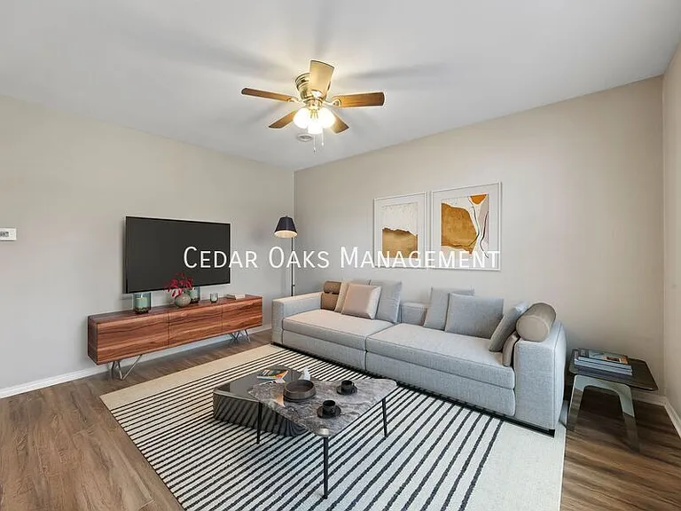 2374 N Raven Ln — Photo 2
