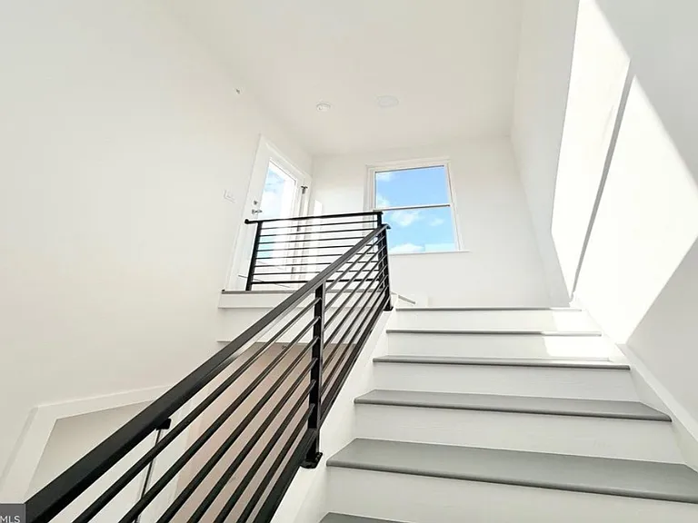 3221 Latona St — Photo 22